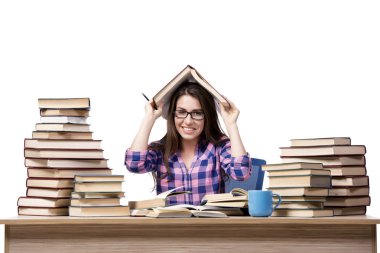 Genç öğrenci üzerinde beyaz izole üniversite sınavları için hazırlık