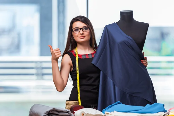 Woman tailor working on new clothing — Stock Photo, Image