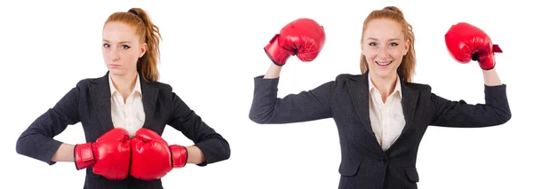 Donna donna d'affari con guanti da boxe su bianco — Foto Stock