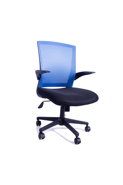 Blauwe bureaustoel geïsoleerd op de witte achtergrond — Stockfoto