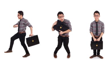 Evrak çantalı genç bir çalışan beyaza izole edilmiş.