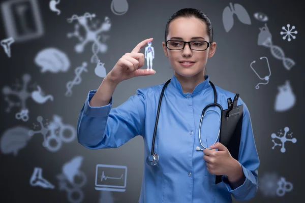 Kadın doktor çeşitli tıbbi simgelerle düğmelere basıyor — Stok fotoğraf