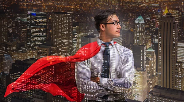 Uomo con copertina rossa nel concetto di super eroe — Foto Stock