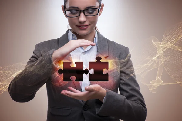 Imprenditrice in business concept con puzzle — Foto Stock