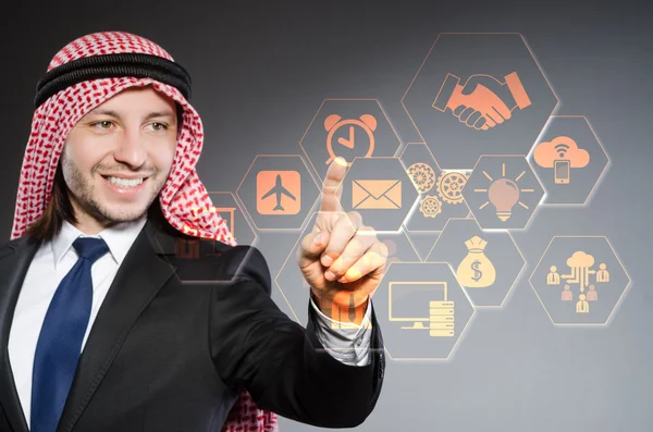 Arabische zakenman dringende virtuele knoppen — Stockfoto