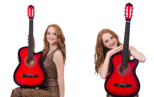 年轻女子与吉他隔离在白色上 — 图库照片