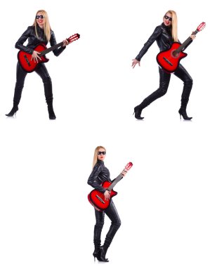 Beyaz tenli gitar çalan genç bir kadın.