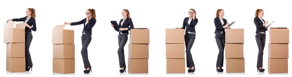 Empresaria con cajas aisladas en blanco — Foto de Stock