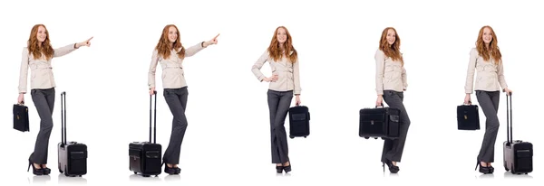 Молодая деловая женщина с чемоданом изолированы на белом — стоковое фото