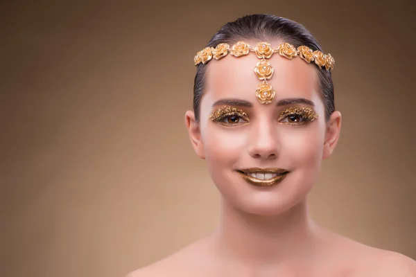 Zarif kadın mücevher moda kavramı ile — Stok fotoğraf