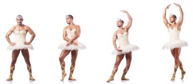 Beyaz bale etekli adam izole edilmiş.