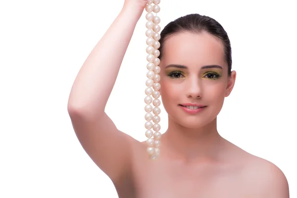 Donna con collana di perle isolata su bianco — Foto Stock