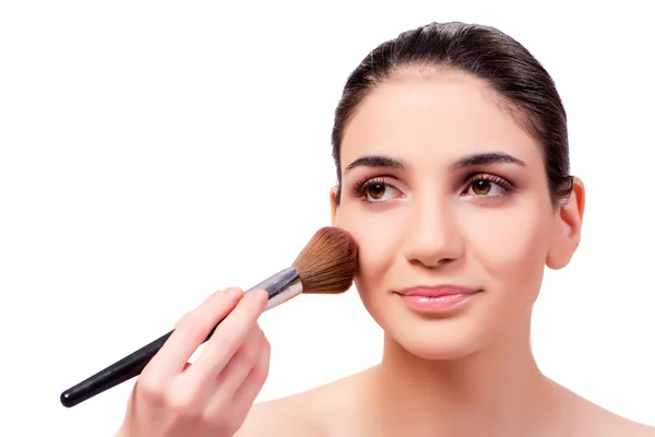 Mujer hermosa durante la sesión de cosméticos de maquillaje — Foto de Stock