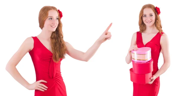 Vestido vermelho mulher segurando caixa de presente isolado no branco — Fotografia de Stock