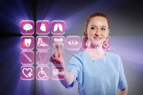 Kvinna läkare trycker på knappar med olika medicinska ikoner — Stockfoto