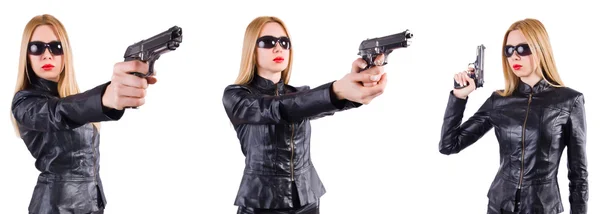 Mulher em traje de couro com arma isolada no branco — Fotografia de Stock