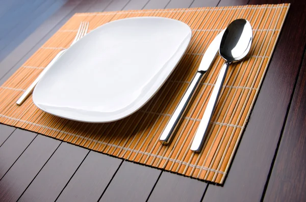 Utensilios de mesa servidos para la cena — Foto de Stock