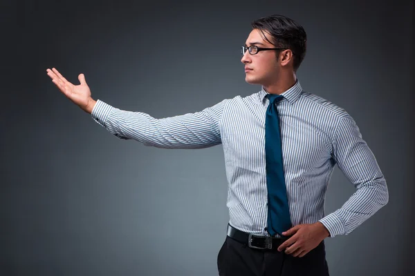 Hombre de negocios guapo presionando botones virtuales —  Fotos de Stock