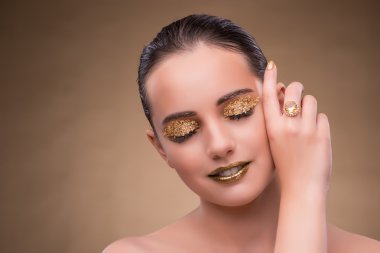 Zarif kadın mücevher moda kavramı ile