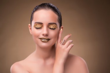 Zarif kadın mücevher moda kavramı ile