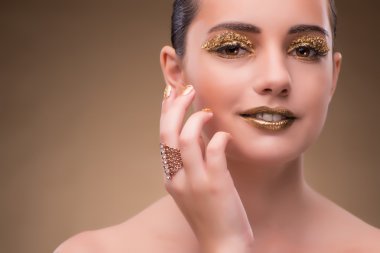Zarif kadın mücevher moda kavramı ile
