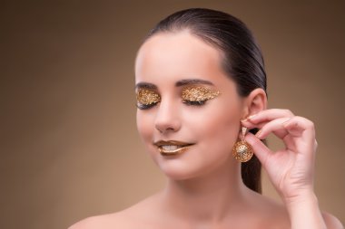 Zarif kadın mücevher moda kavramı ile