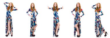 Beyaz elbiseli, mavi elbiseli çekici bir kadın.