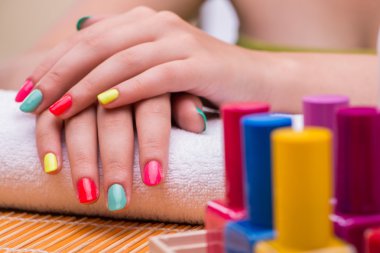 Kadın el tedavi manikür kavram