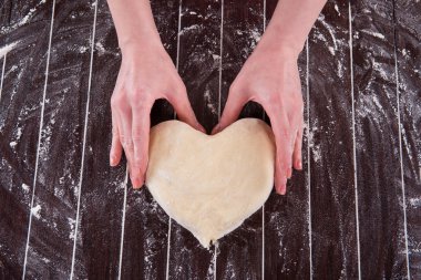 Mutfakta pişirme için hamur hazırlama Cook