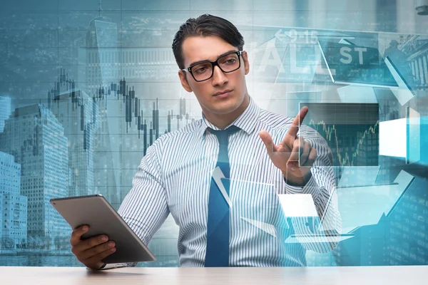 Young businessman in online trading concept — Stock Photo, Image