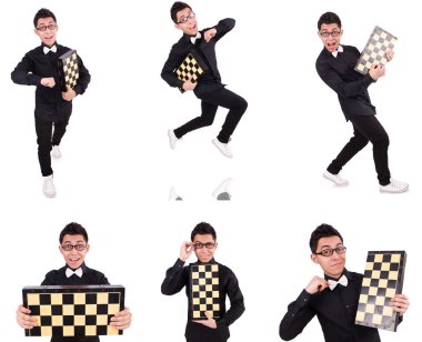 Beyaz üzerine izole komik satranç oyuncusu