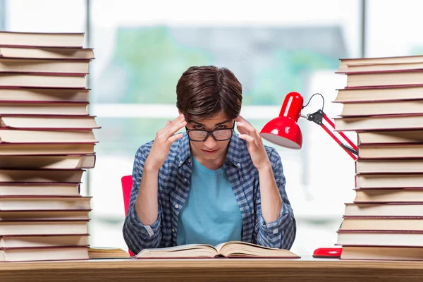 Ung student under stress innan tentor — Stockfoto