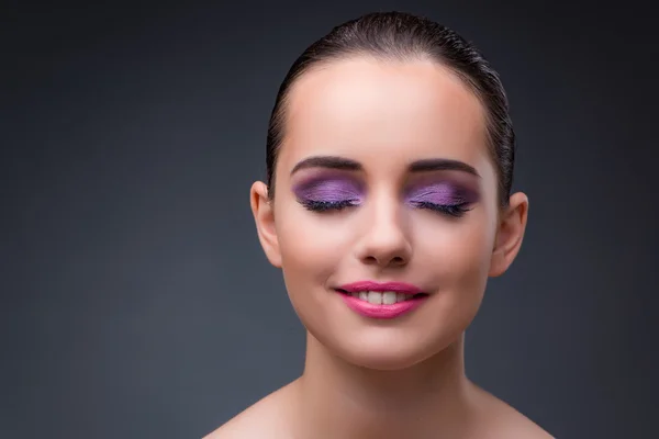 Mulher bonita no conceito de moda — Fotografia de Stock