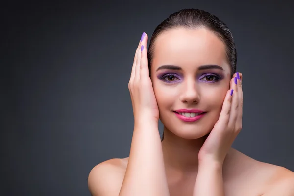 Mulher bonita no conceito de moda — Fotografia de Stock