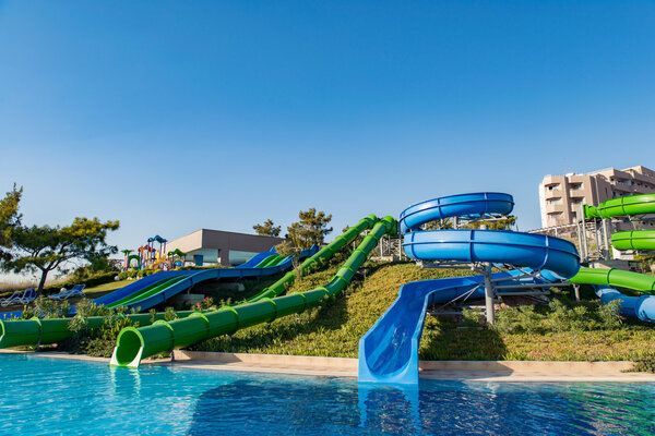 Водные развлечения часть бассейна
