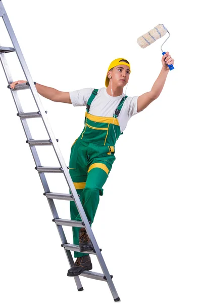 Mladý opravář malíř lezení žebřík izolovaných na bílém — Stock fotografie