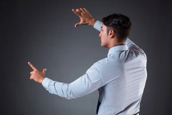 Hombre de negocios guapo presionando botones virtuales —  Fotos de Stock