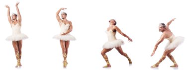 Beyaz bale etekli adam izole edilmiş.