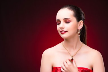 Takı ile glamourous kavramı kadında