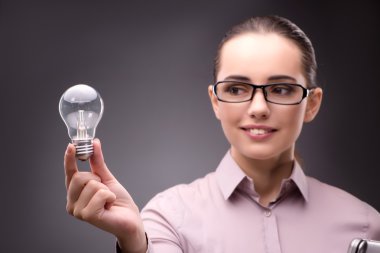 İşkadını ampul içinde iş kavramı ile