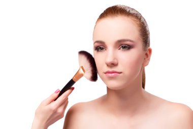 Kalıcı makyaj kozmetik oturumu sırasında güzel kadın