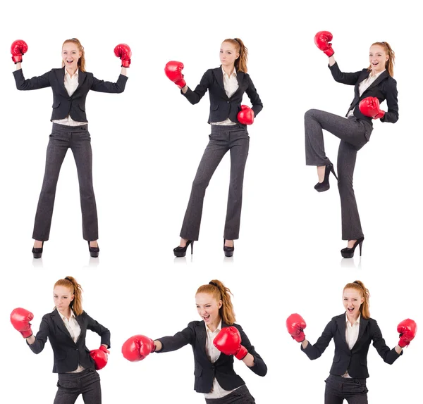 Vrouw zakenvrouw met bokshandschoenen op wit — Stockfoto