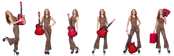 Mujer joven con guitarra aislada en blanco —  Fotos de Stock
