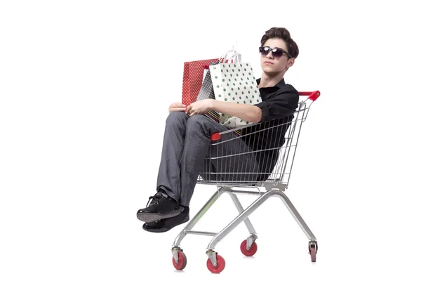 ショッピング カートとバッグを白で隔離の若い男 — ストック写真