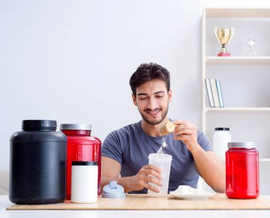 Sporcu daha iyi kaslar için yeni protein takviyeleri tadıyor