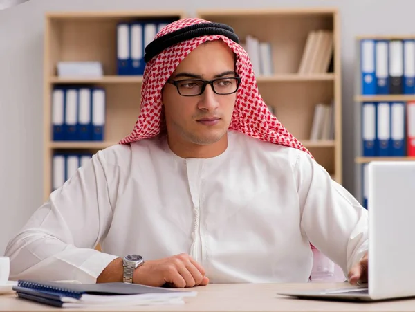 Arab businessman working in the office — Stock Photo, Image