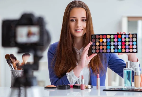 Beauty fashion blogger recording video — Stock Photo, Image