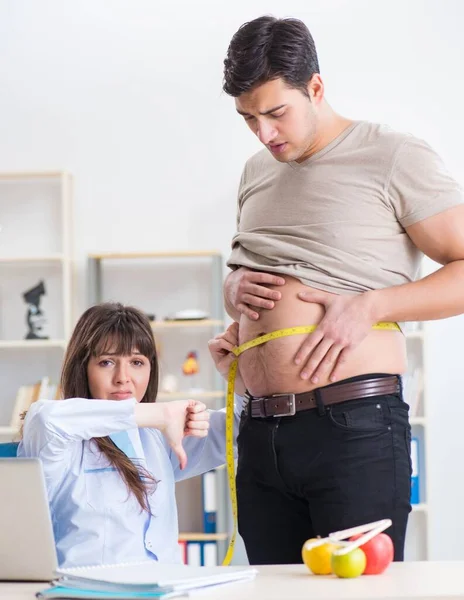 Doctor dietician giving advices to fat overweight patient — Stock Photo, Image