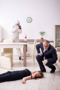 Olay yerinde adli tıp uzmanları var.