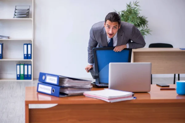 Young male employee working in the office — Stock Photo, Image